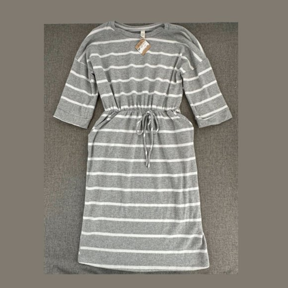 Betsey Boutique Shop Sweater Dress Striped Gray‎ White Pockets Medium Drawstring